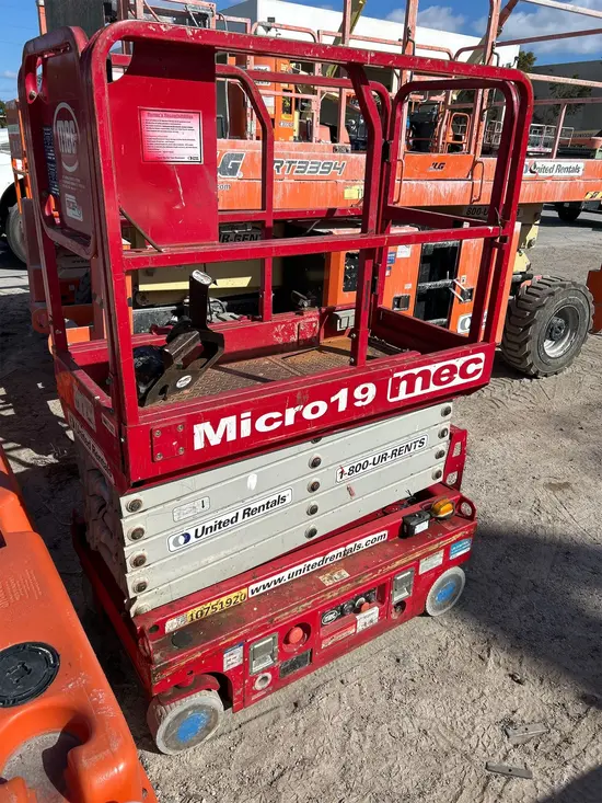 2018 MEC MICRO 19 Scissor Lift