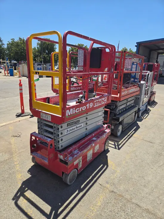 2019 MEC MICRO 19 Scissor Lift