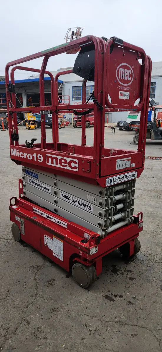2018 MEC MICRO 19 Scissor Lift