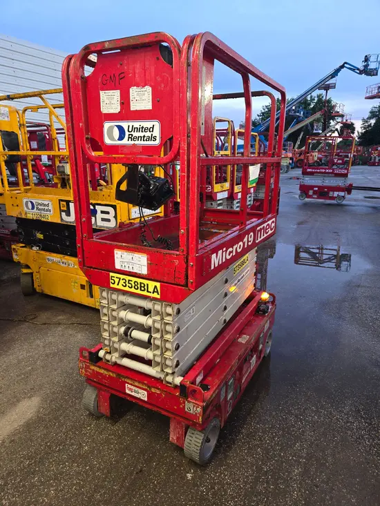 2018 MEC MICRO 19 Scissor Lift