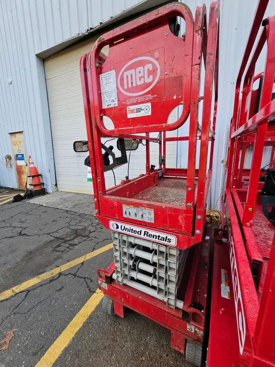 2018 MEC MICRO 19 Scissor Lift