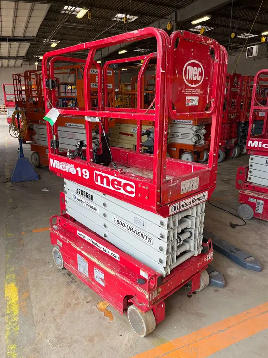 2018 MEC MICRO 19 Scissor Lift