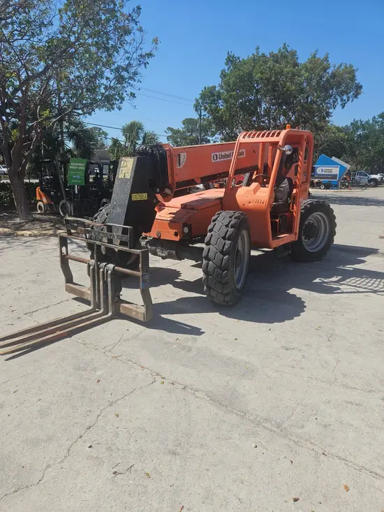 2017 SKYTRAK 8042 Forklift