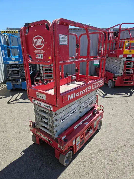 2018 MEC MICRO 19 Scissor Lift