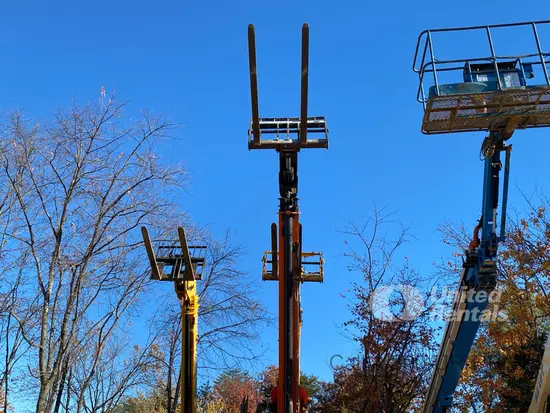 2017 SKYTRAK 8042 Forklift