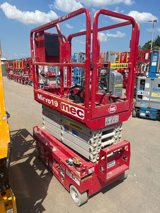 2018 MEC MICRO 19 Scissor Lift