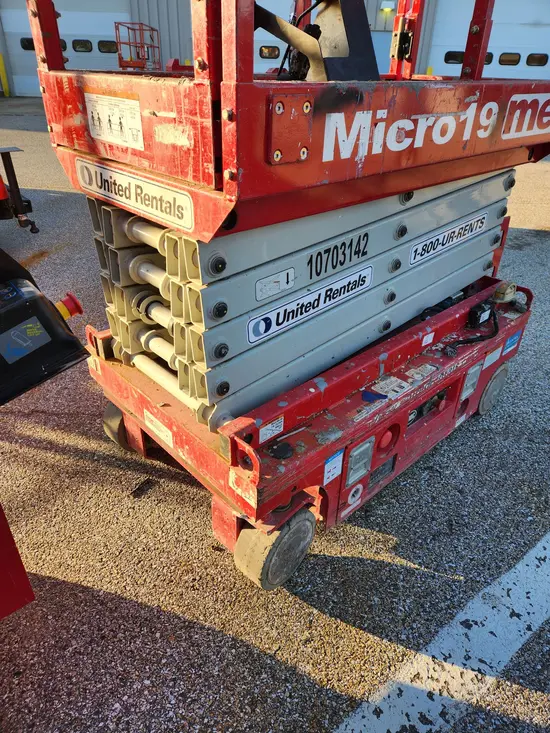 2017 MEC MICRO 19 Scissor Lift