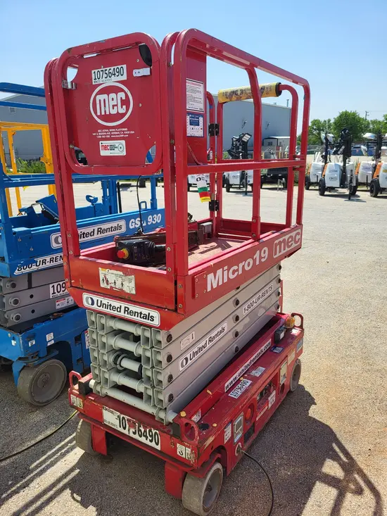 2018 MEC MICRO 19 Scissor Lift