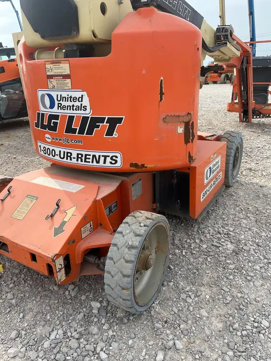 2016 JLG E400AJPN Articulating Boom Lift