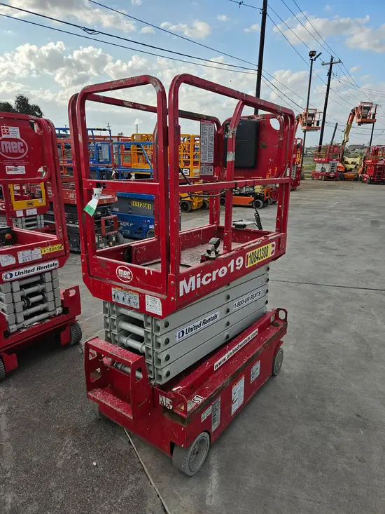 2018 MEC MICRO 19 Scissor Lift