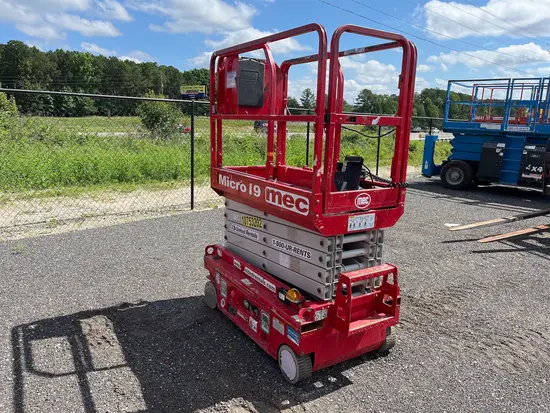 2018 MEC MICRO 19 Scissor Lift