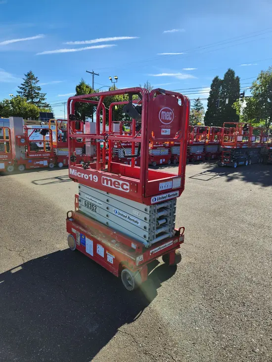 2018 MEC MICRO 19 Scissor Lift