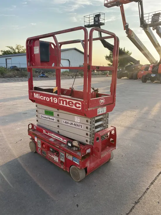 2018 MEC MICRO 19 Scissor Lift