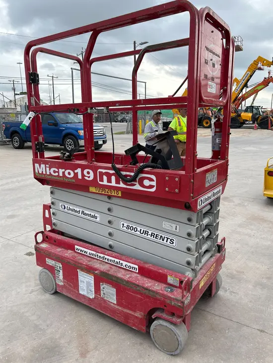 2019 MEC MICRO 19 Scissor Lift