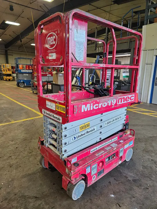 2018 MEC MICRO 19 Scissor Lift