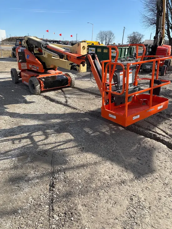 2016 JLG E450AJ Articulating Boom Lift