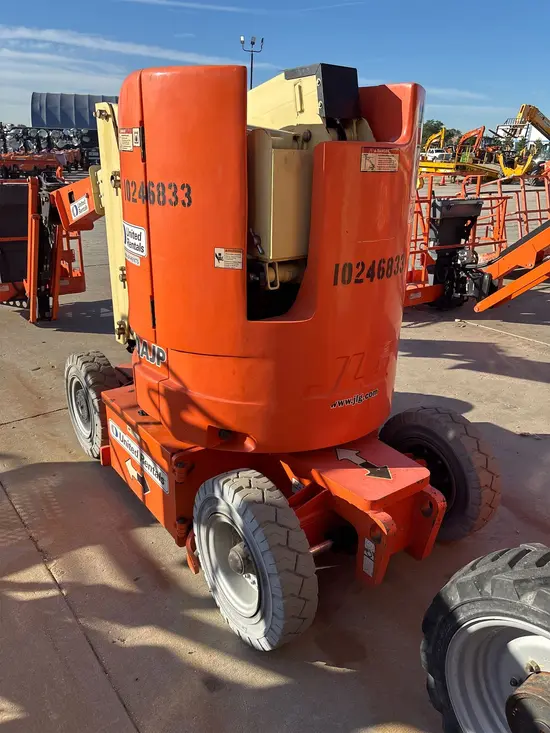 2014 JLG E300AJP Articulating Boom Lift