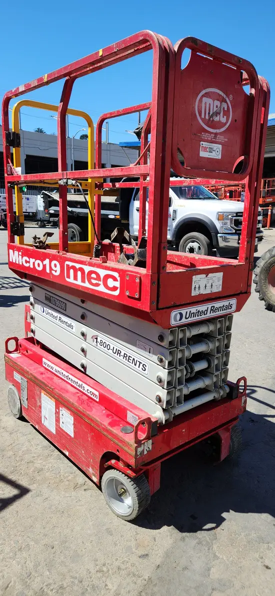 2018 MEC MICRO 19 Scissor Lift