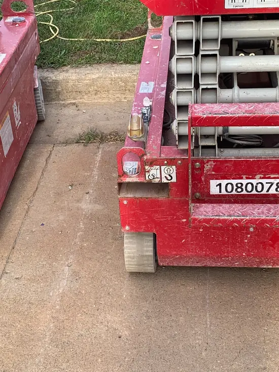 2018 MEC MICRO 19 Scissor Lift