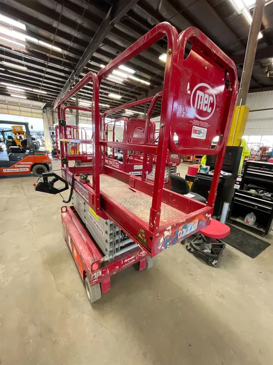 2018 MEC MICRO 19 Scissor Lift