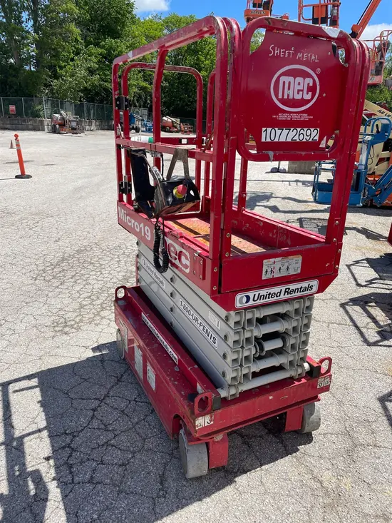 2018 MEC MICRO 19 Scissor Lift