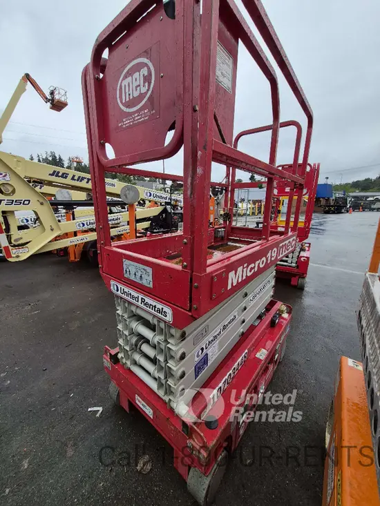 2017 MEC MICRO 19 Scissor Lift