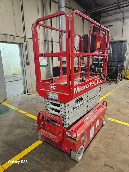 2018 MEC MICRO 19 Scissor Lift