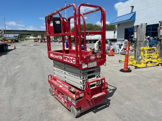 2018 MEC MICRO 19 Scissor Lift