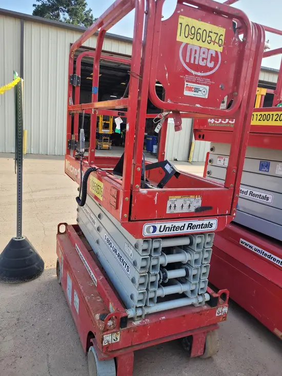 2019 MEC MICRO 19 Scissor Lift