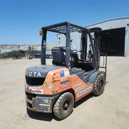 2017 Toyota 8FDU30 Warehouse Forklift
