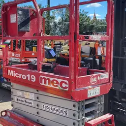 2017 MEC MICRO 19 Scissor Lift