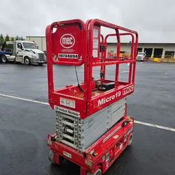 2018 MEC MICRO 19 Scissor Lift