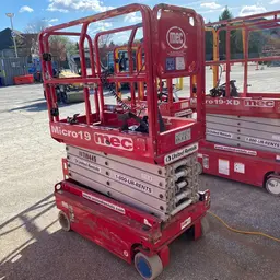2018 MEC MICRO 19 Scissor Lift