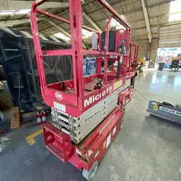 2018 MEC MICRO 19 Scissor Lift