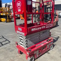 2018 MEC MICRO 19 Scissor Lift