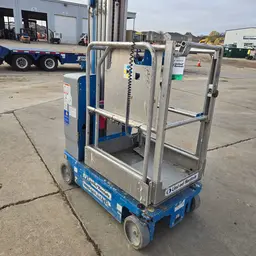 2017 Genie GR-20 Self-Propelled One-Person Lift
