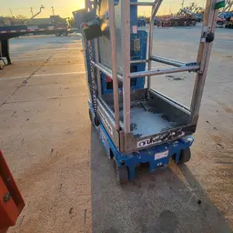 2017 Genie GR-12 Self-Propelled One-Person Lift