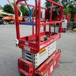 2018 MEC MICRO 19 Scissor Lift