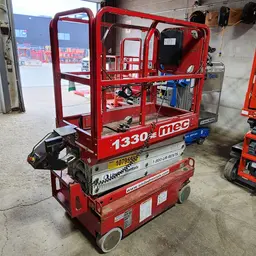 2018 MEC 1330SE Scissor Lift