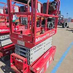 2018 MEC MICRO 19 Scissor Lift