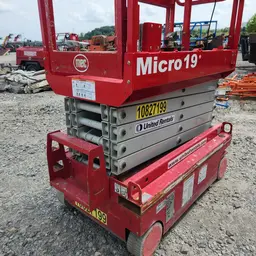 2018 MEC MICRO 19 Scissor Lift