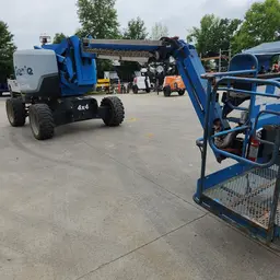 2016 Genie Z-62/40 Articulating Boom Lift