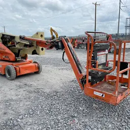 2013 JLG E400AJPN Articulating Boom Lift