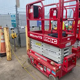 2018 MEC MICRO 19 Scissor Lift