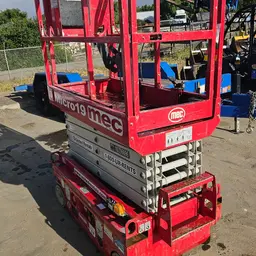 2018 MEC MICRO 19 Scissor Lift