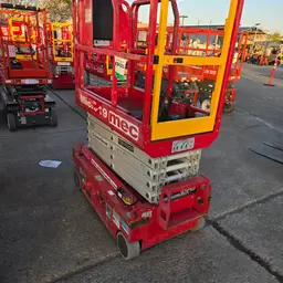 2018 MEC MICRO 19 Scissor Lift