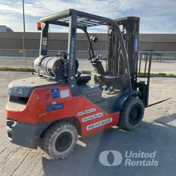 2018 Toyota 8FGU30 Warehouse Forklift