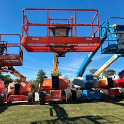 2013 JLG 800AJ Articulating Boom Lift
