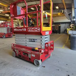 2018 MEC MICRO 19 Scissor Lift